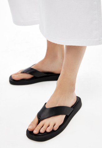 Босоножки Mila, цвет черный