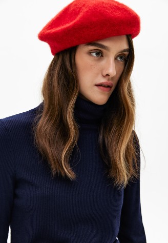 Берет из шерсти, цвет красный