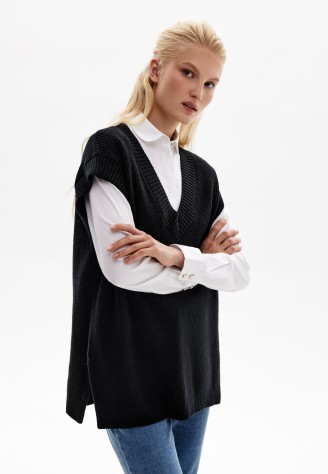Вязаный жилет, цвет чёрный
