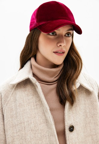 Кепка велюровая, цвет бордовый