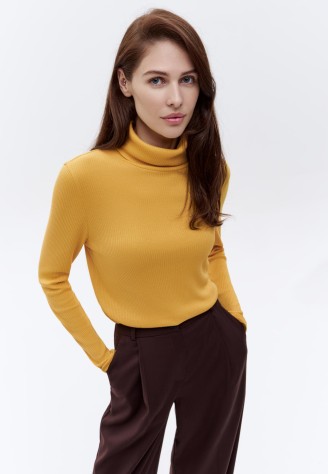 Водолазка из рельефного трикотажа, цвет желтый