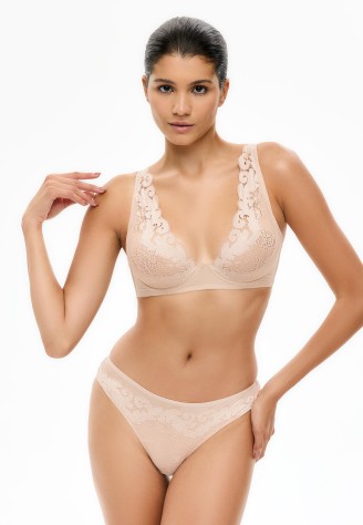 Бюстгальтер с мягкой треугольной чашкой на косточках, цвет бежевый