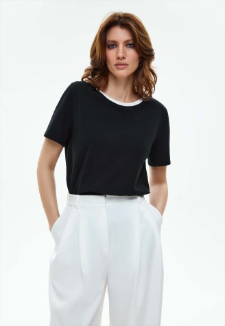 Женская футболка, цвет черный