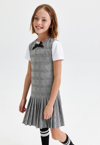 Сарафан для девочки трикотажный с узором «гленчек» и бантиком