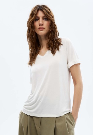 Женская футболка, цвет молочный