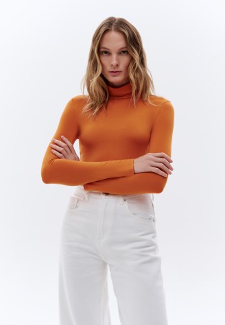 Женская водолазка, цвет абрикосовый