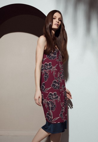 Ночная сорочка с цветочным принтом, цвет винный