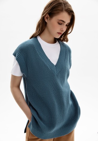 Вязаный жилет, цвет синий