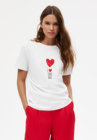 Футболка с принтом «Сердечки», цвет белый, с надписью и сердечком