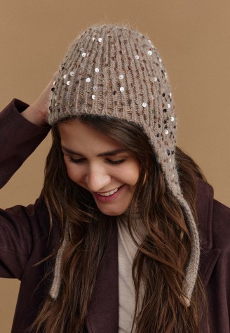 Шапка с пайетками, цвет бежевый