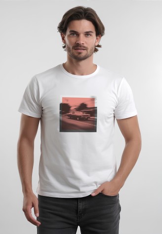 Футболка с принтом «В движении», цвет белый