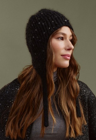 Шапка с пайетками, цвет черный