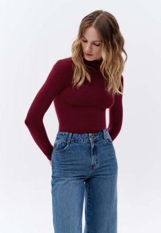 Водолазка женская, цвет бордовый