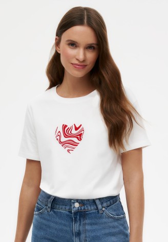 Футболка с принтом «Сердечки», цвет белый, с узорным сердцем