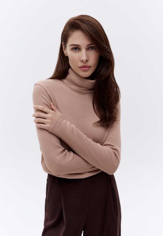 Водолазка из рельефного трикотажа, цвет мокко
