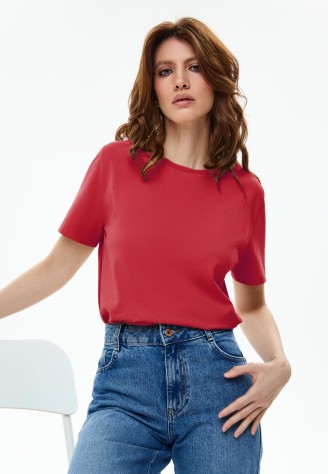 Женская футболка, цвет красный