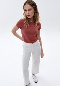 Женская футболка прилегающего силуэта, цвет марсала