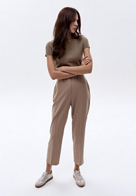 Женская футболка прилегающего силуэта, цвет мокко