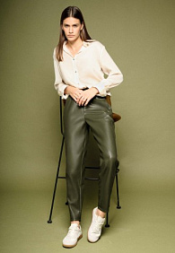 Брюки из экокожи, цвет хаки