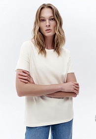 Женская футболка прямого силуэта, цвет молочный