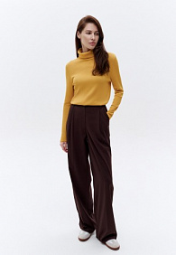 Водолазка из рельефного трикотажа, цвет желтый