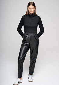 Брюки из экокожи, цвет черный