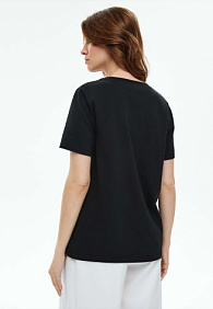 Женская футболка с декором, цвет черный