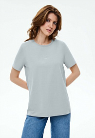 Женская футболка с декором, цвет голубой