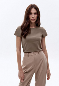 Женская футболка прилегающего силуэта, цвет мокко