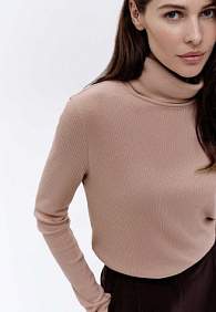 Водолазка из рельефного трикотажа, цвет мокко
