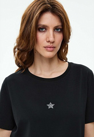 Женская футболка с декором, цвет черный