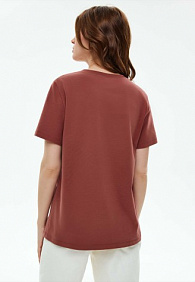 Женская футболка с декором, цвет марсала