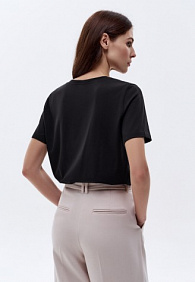 Женская футболка прямого силуэта, цвет черный