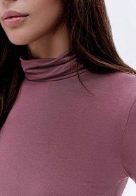 Женская водолазка, цвет пурпурный