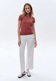 Женская футболка прилегающего силуэта, цвет марсала