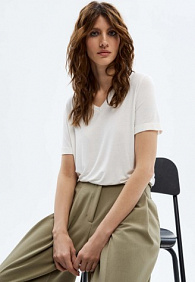 Женская футболка, цвет молочный