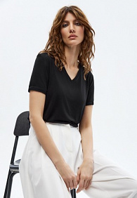 Женская футболка, цвет черный