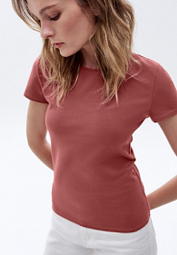 Женская футболка прилегающего силуэта, цвет марсала