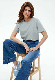 Женская футболка с декором, цвет голубой