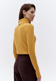 Водолазка из рельефного трикотажа, цвет желтый