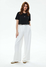 Женская футболка с декором, цвет черный