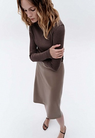 Водолазка из рельефного трикотажа, цвет шоколадный