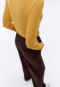 Водолазка из рельефного трикотажа, цвет желтый