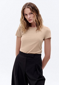 Женская футболка прилегающего силуэта, цвет телесный