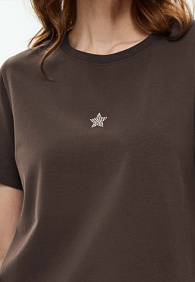 Женская футболка с декором, цвет шоколадный